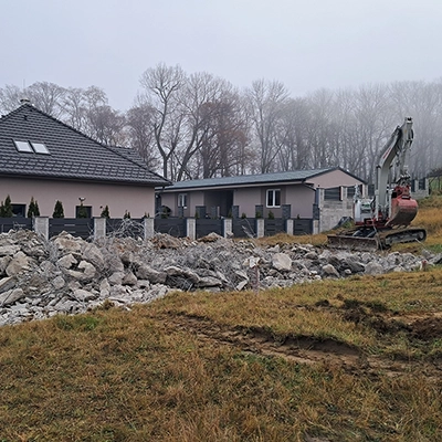 Zdemolovaná základová deska