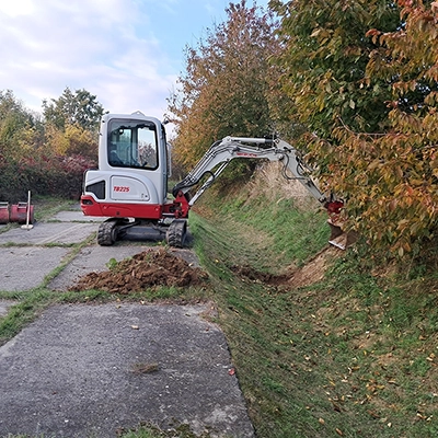 Příkop před vyčištěním