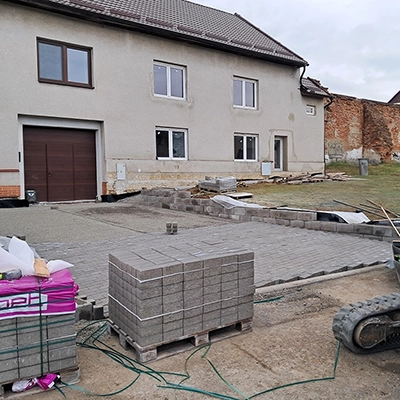 Pokládka zámkové dlažby